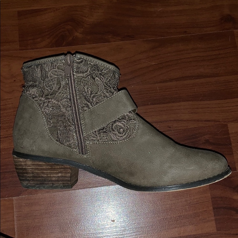 Lace Booties - Picture 4 of 4